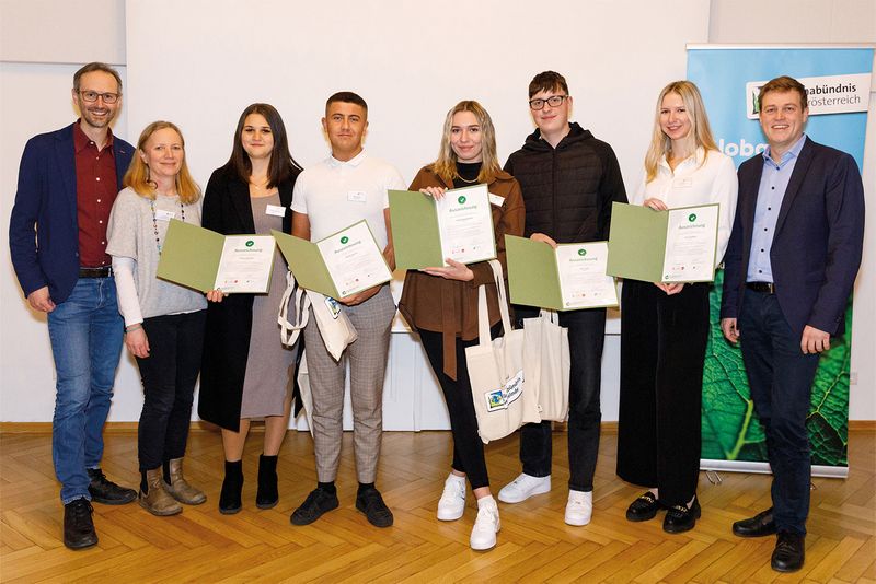Verleihung der Zertifikate an Klimacheckerinnen und Klimachecker bei Haberkorn von Vertretern des Klimabündnis Österreich